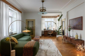 Villa with Garden & Free Parking, Riga